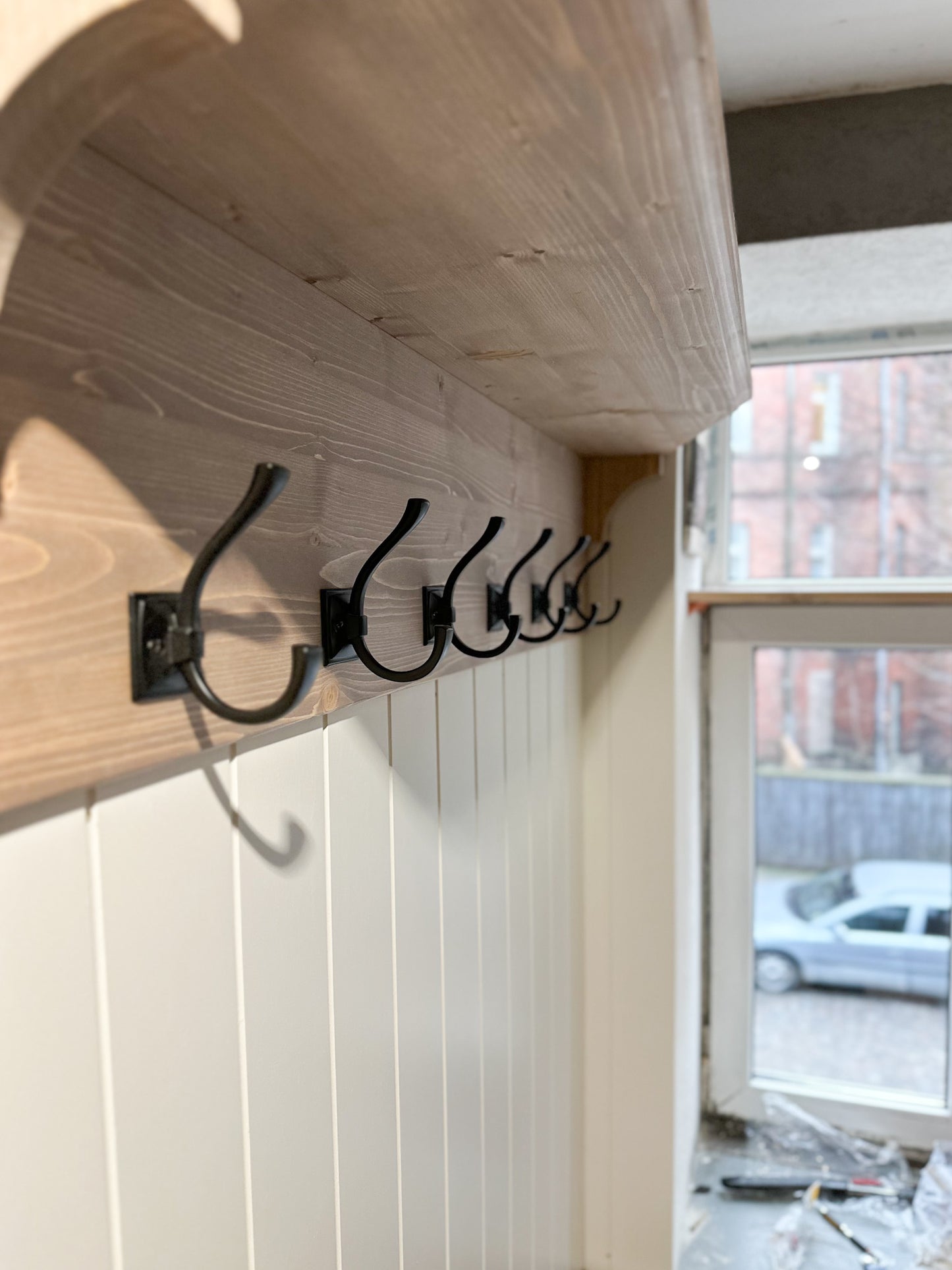 Flurmöbel Garderobe mit Ablagen Holzbank Schuhschrank Rustikale Wandpaneele Kleiderhaken