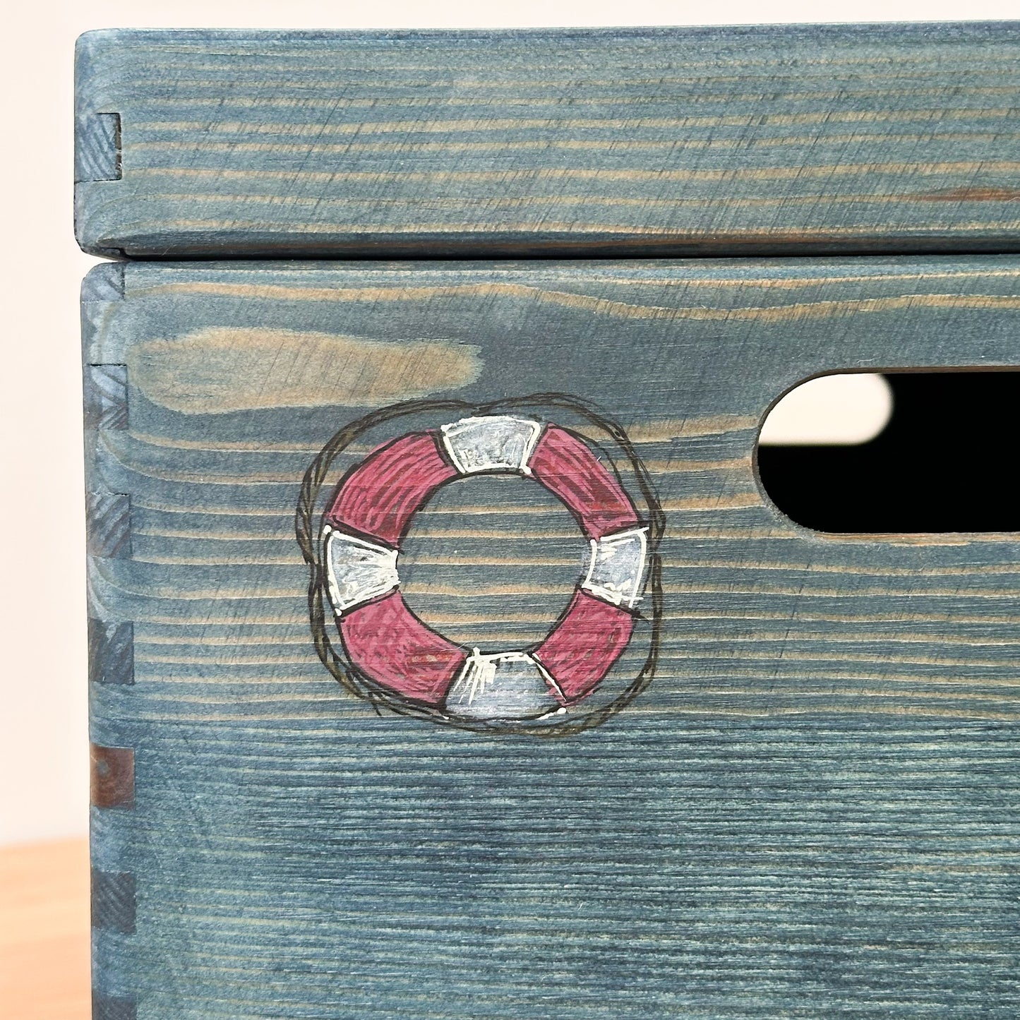 Koka piemiņas kaste rotaļlietu uzglabāšanai. Mazuļa dāvanu kaste. Dabīgs koks. Personalizēts, ar rokām darināts mākslas darbs.