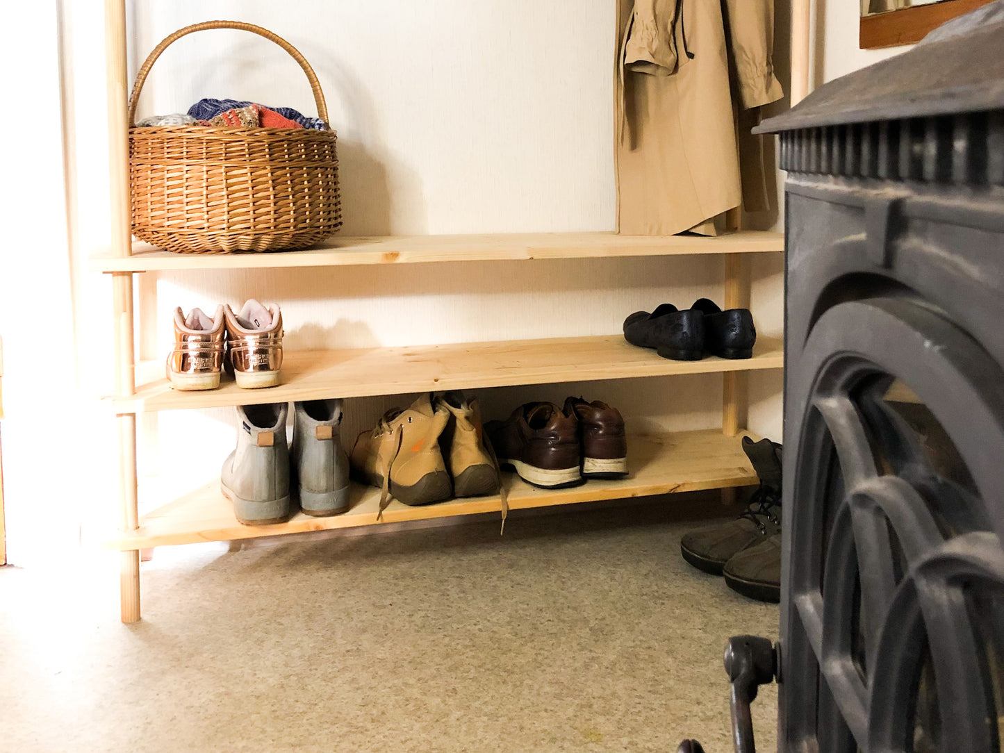 Entryway coatrack with shoe shelf