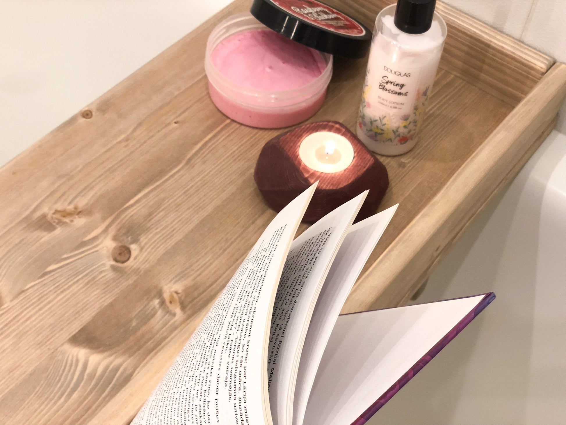Bath caddy with spa tray for book lovers