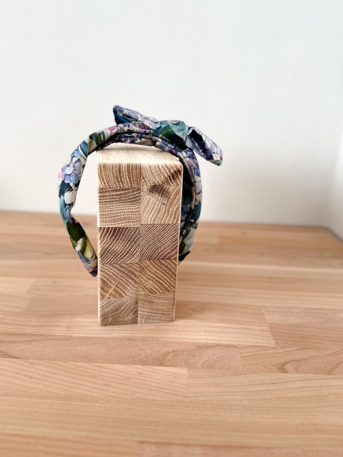 Haarreifhalter Haarschmuck-Organizer Haarreif-Ständer aus massiver Eiche Premium Schönheitsgeschenk für Haarschmuck