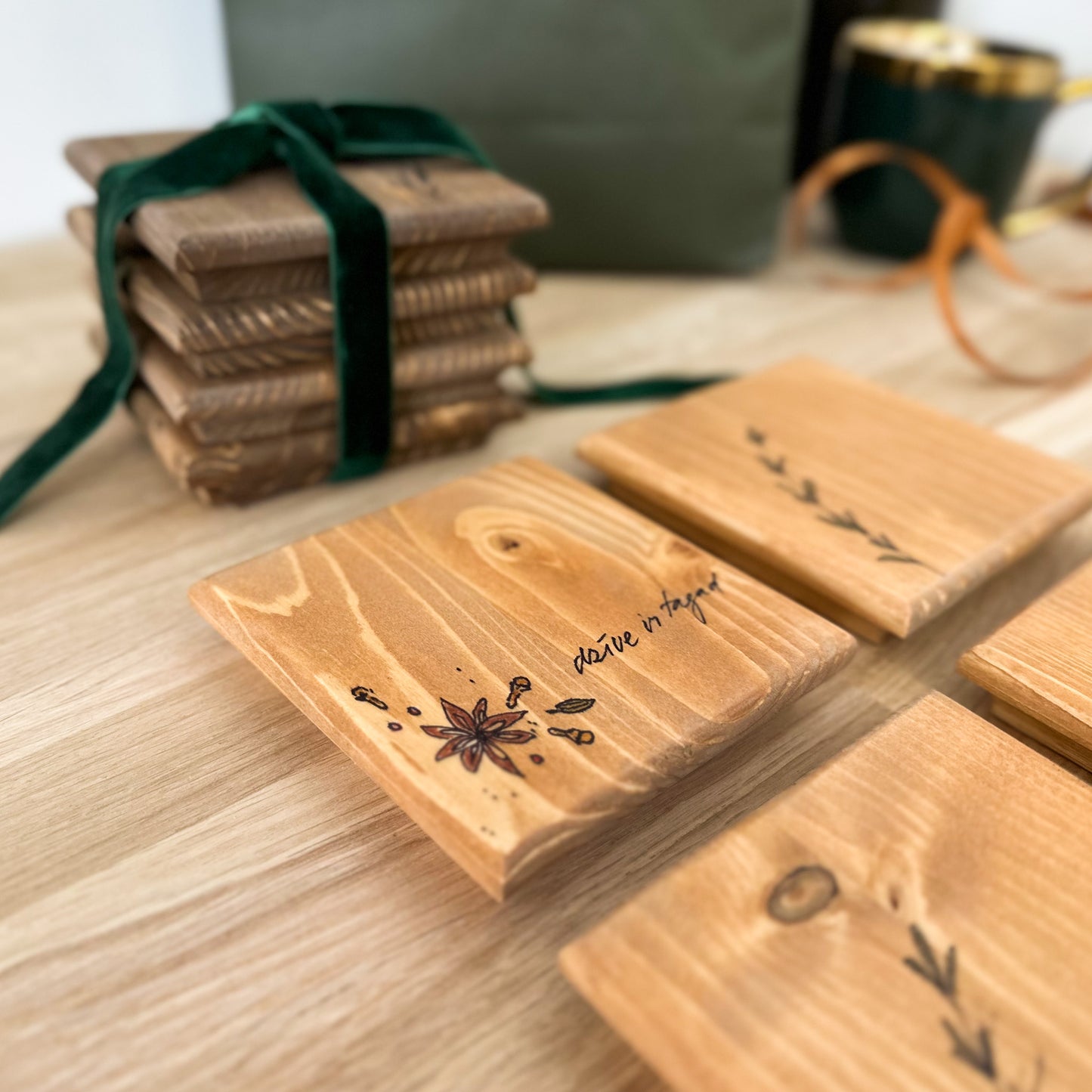 4 dzērienu paliktņu komplekts, pielāgots koka paliktņu komplekts, roku darbs, personalizēts