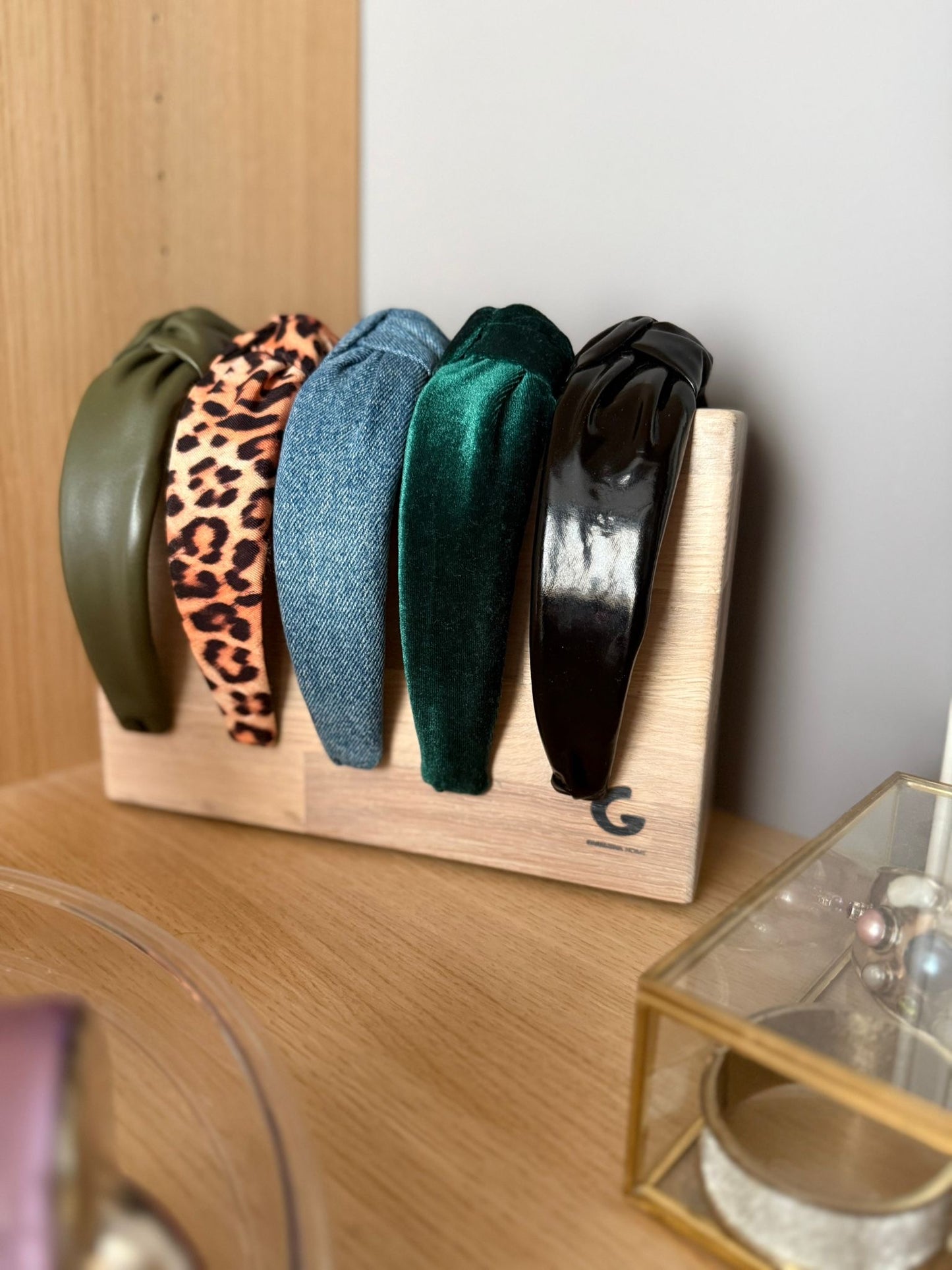 Haarreifhalter Haarschmuck-Organizer Haarreif-Ständer aus massiver Eiche Premium Schönheitsgeschenk für Haarschmuck