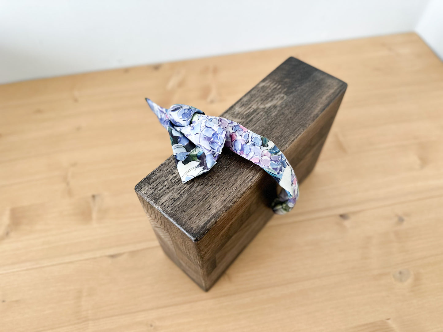 Haarreifhalter Haarschmuck-Organizer Haarreif-Ständer aus massiver Eiche Premium Schönheitsgeschenk für Haarschmuck